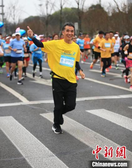 2024上海静安半程马拉松开跑 外省选手占比达62