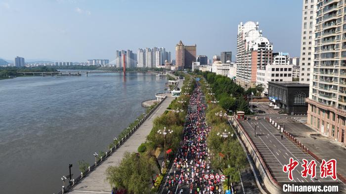 吉马3万名跑者激战，肯尼亚选手埃兹拉·基普克