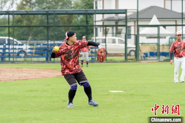 浙台慢速垒球全垒打：徐家埭村成为两岸青年体