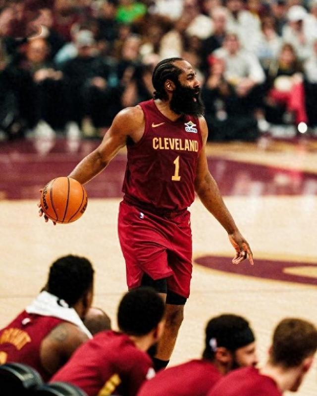 哈登低迷弗拉格爆发 独行侠终结骑士7连败 米切