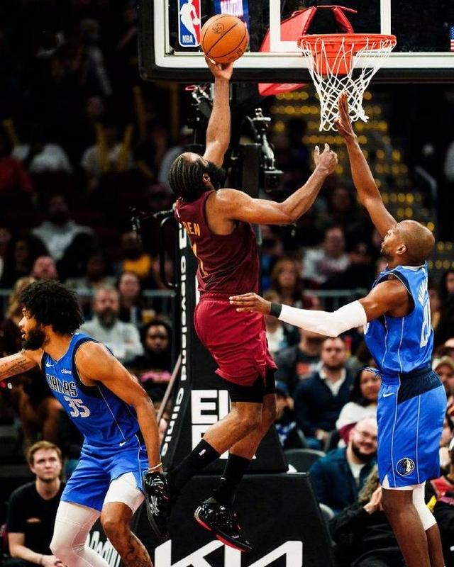 哈登低迷弗拉格爆发 独行侠终结骑士7连败 米切