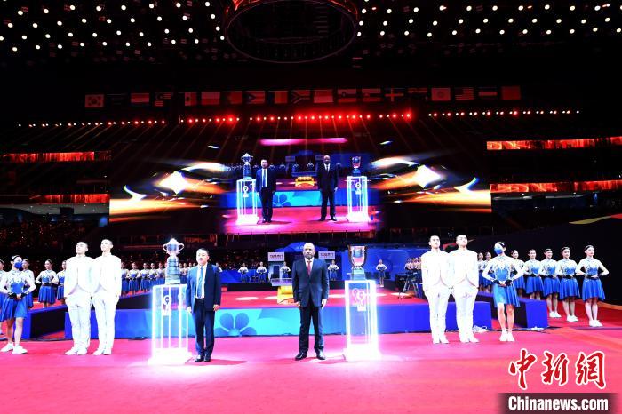 成都世乒赛团体赛开幕 斯韦思林杯与考比伦杯亮