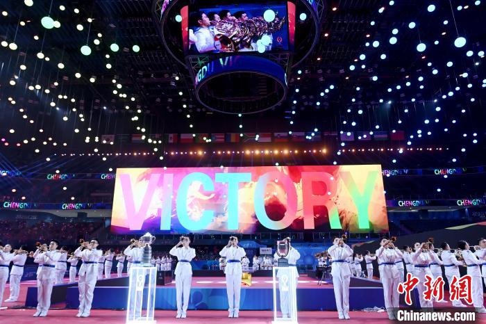 成都世乒赛团体赛开幕 斯韦思林杯与考比伦杯亮