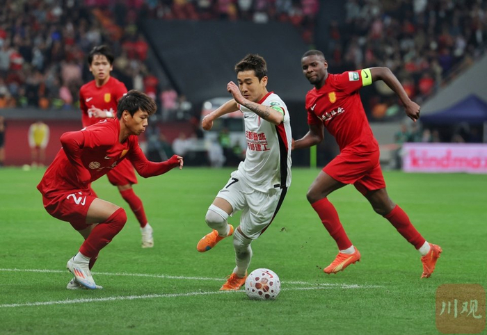 川渝德比上演进球大战 成都蓉城绝平球延续不败