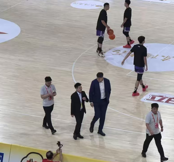 杜锋专注粤BA联赛发展引争议 广东队战绩低迷引