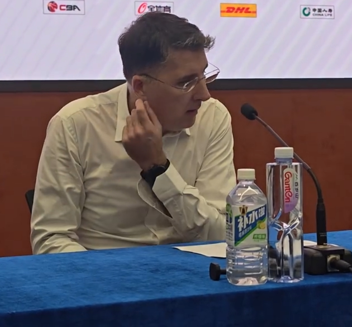 深圳大胜新疆防守崩盘引反思 杨芮18分成关键