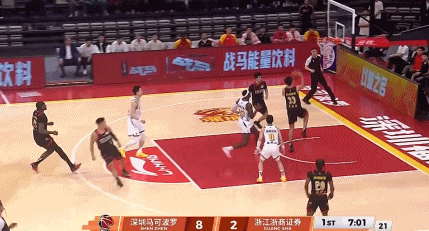 王浩然砍下32分率深圳男篮大胜广厦 首度达成8连