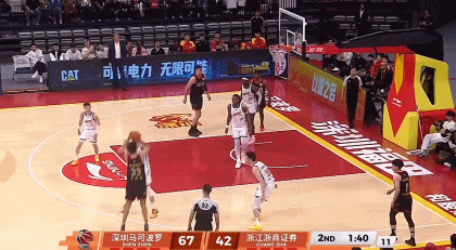 王浩然砍下32分率深圳男篮大胜广厦 首度达成8连