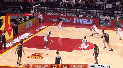 王浩然砍下32分率深圳男篮大胜广厦 首度达成8连