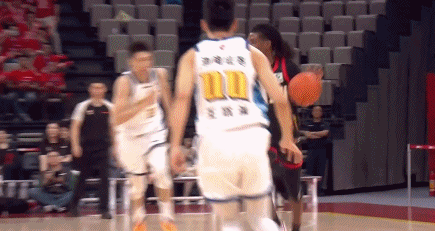 王浩然砍下32分率深圳男篮大胜广厦 首度达成8连