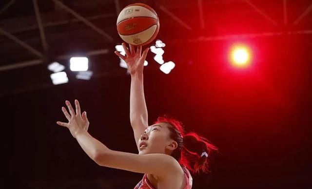 李月汝韩旭WNBA训练营合同背后的职业挑战与成长