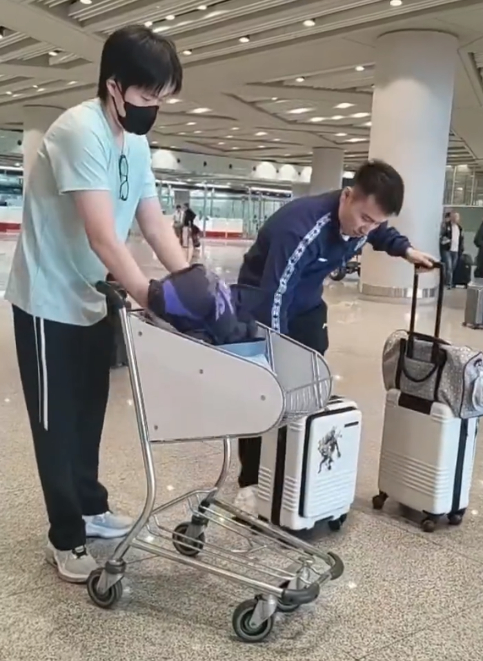 国乒男团备战伦敦世乒赛 马龙许昕亲授战术应对
